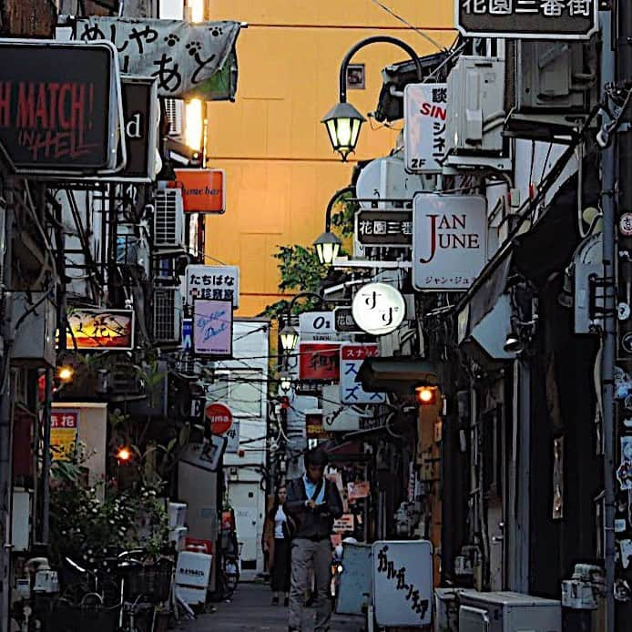 km観光タクシーさんのインスタグラム写真 - (km観光タクシーInstagram)「Golden Gai #tokyolife #kmtaxi #tokyosightseeing #tokyodrive #tokyolife #tokyonow #東京観光タクシー #kmtaxi #thingstodo #thingstodointokyo #thingstodoinjapan #tokyotourism #kmtaxi #tokyotourism #tokyotour #gotokyojp  #tokyotaxiphotoproject」5月26日 11時46分 - tokyodrive.jp