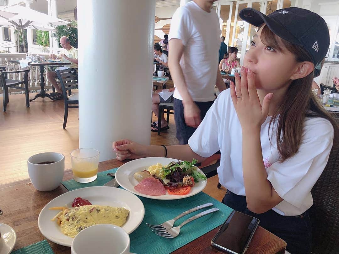 堤ゆきみのインスタグラム：「お仕事でハワイに１週間！順調に肥えてます。。。」
