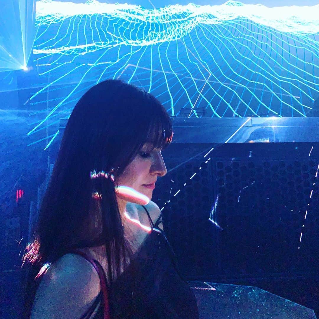 橋本麗香のインスタグラム：「⚡️🧠⚡️❤️⚡️ ． #lovemypeople  #六本木アートナイト #デボン紀」