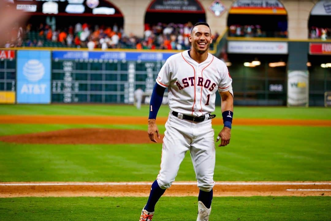 カルロス・コレアさんのインスタグラム写真 - (カルロス・コレアInstagram)「H-Town was lit tonight 🔥」5月26日 12時26分 - teamcjcorrea