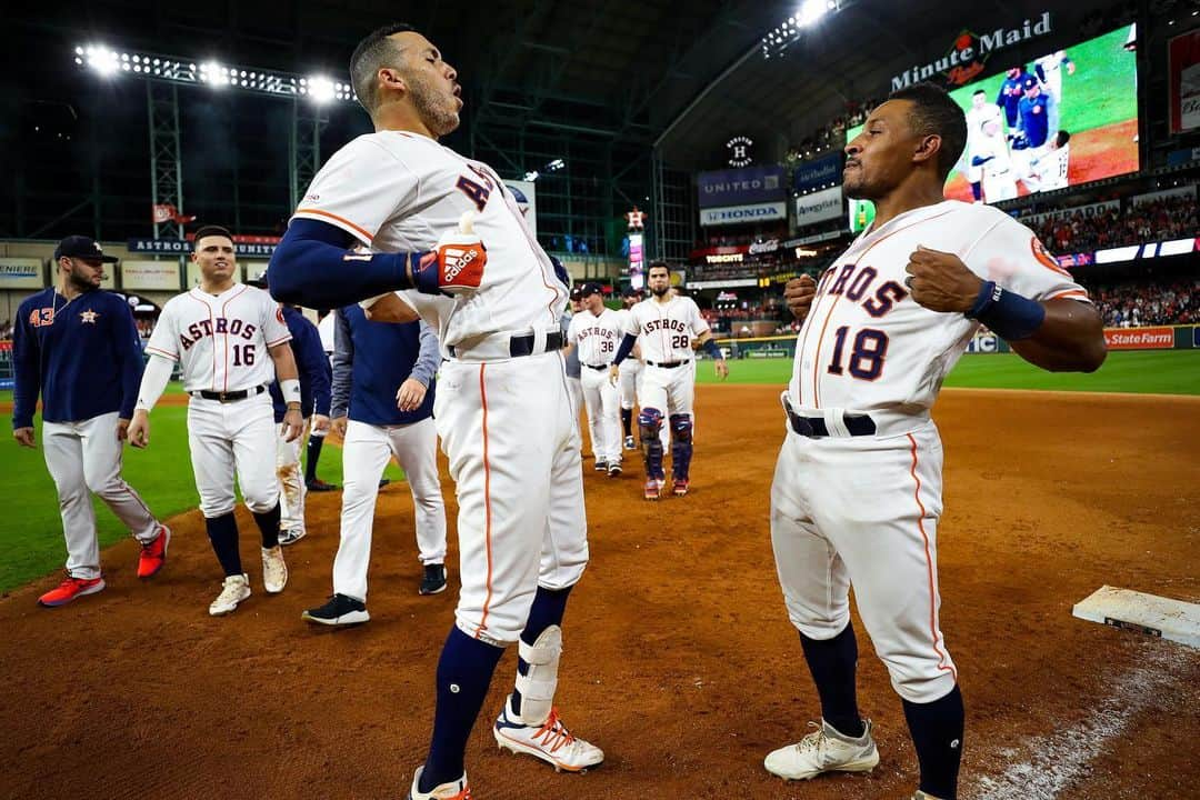 カルロス・コレアさんのインスタグラム写真 - (カルロス・コレアInstagram)「H-Town was lit tonight 🔥」5月26日 12時26分 - teamcjcorrea