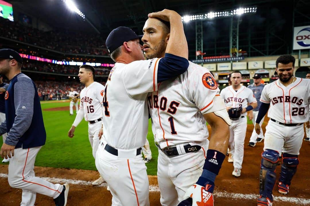 カルロス・コレアさんのインスタグラム写真 - (カルロス・コレアInstagram)「H-Town was lit tonight 🔥」5月26日 12時26分 - teamcjcorrea