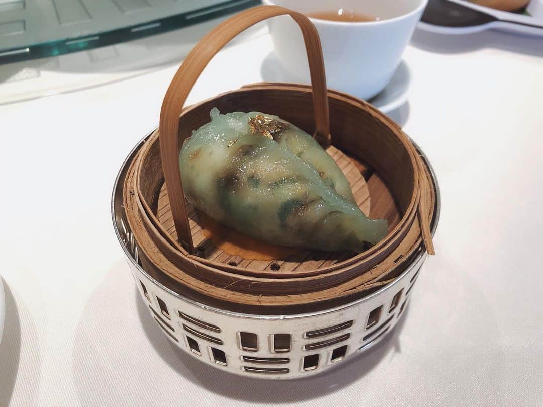 翁安芸さんのインスタグラム写真 - (翁安芸Instagram)「着いて一番最初に行ったのは、フォーシーズンズホテルに入っている大好きな飲茶「龍景軒 Lung King Heen」🥢❤️ #龍景軒 #LungKingHeen #香港 #飲茶 #hongkong #lunch」5月26日 12時28分 - akinyc
