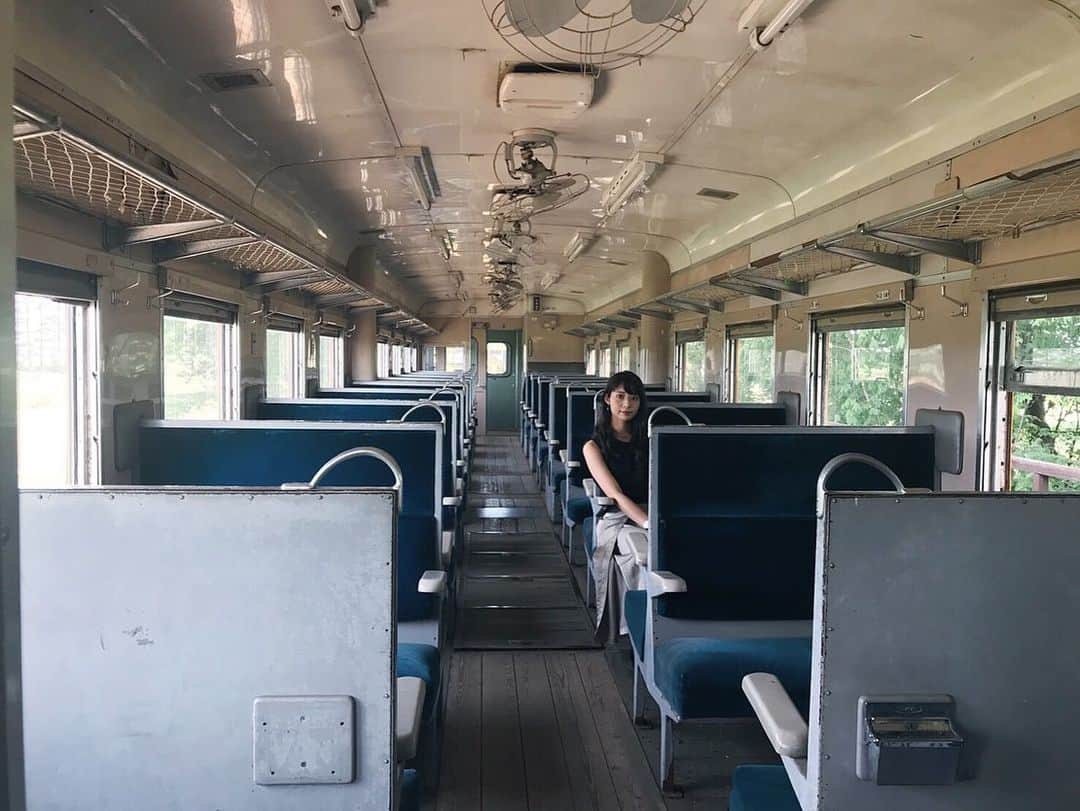 永田レイナさんのインスタグラム写真 - (永田レイナInstagram)「【幸福駅】 “恋人の聖地” “愛と幸せが訪れる場所” として大人気のスポット。 ディレクターのマイコちゃんは お土産に幸福切符を買っていました。 . #zipfm #JAL #ぶらすた #幸福駅 #帯広 #広尾線 #パワースポット #片割れハートポーズ」5月26日 12時44分 - reina_nagata