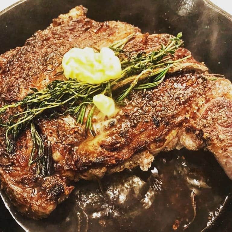 ロイ・ネルソンさんのインスタグラム写真 - (ロイ・ネルソンInstagram)「Saturday cheat meal! Is going down!  #bellyrubapprove  @ricosproducts  @monsterenergy  #foodtraining #foodlovers #foody #steaks #delicious😋」5月26日 12時36分 - roynelsonmma