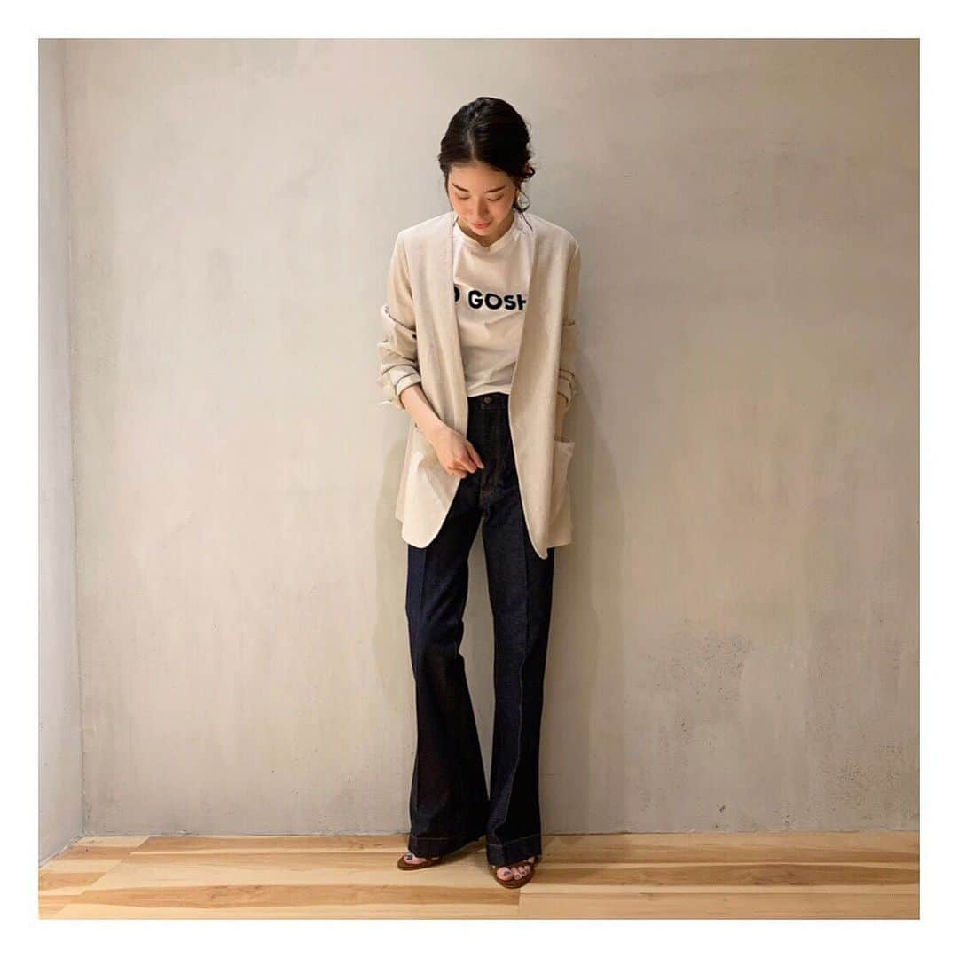 plageさんのインスタグラム写真 - (plageInstagram)「〝麻シャツジャケット×KULE O GOSH Tシャツ〟﻿ In store now！﻿ ・ジャケット﻿ ¥28,000+tax﻿ col:ナチュラル/ベージュ﻿ size:36/38﻿ ・KULE Tシャツ﻿ ¥13,000+tax﻿ col:ホワイト﻿ size:free﻿ ・NEW センタープレスデニム﻿ ¥16,000+tax﻿﻿ col:ネイビー﻿﻿ size:34/36/38﻿﻿ ﻿ #Plage #プラージュ﻿ #baycrews #fashion ﻿ #coordinate #KULE」5月26日 12時42分 - plage_jp