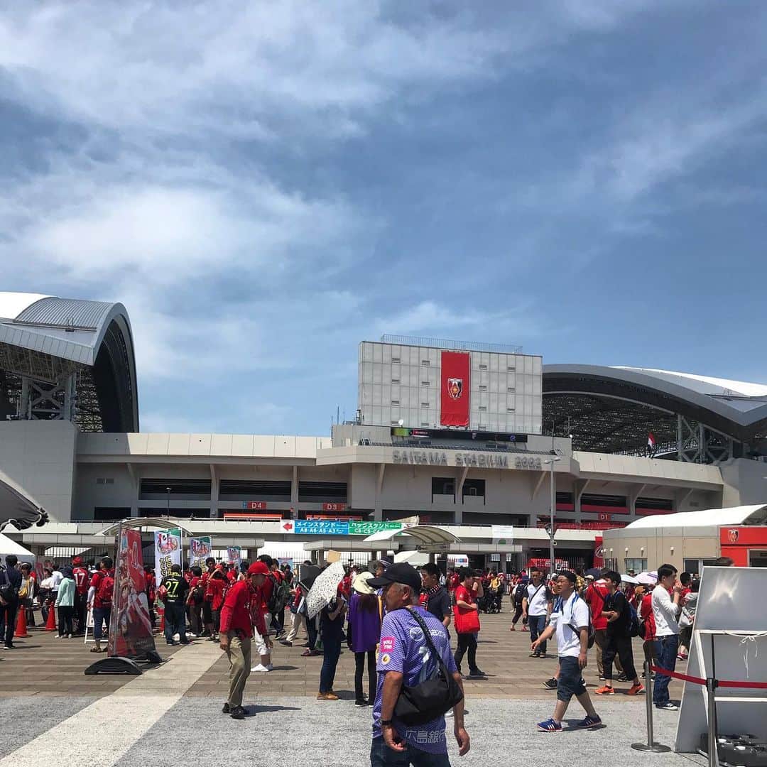 大川佑のインスタグラム：「初夏を感じさせる空気感は好きです。  でも、いくらなんでも5月で33度は暑すぎ！観客、選手ともに熱中症にならないように…  #Jリーグ #jleague #サッカー #football #soccer #DAZN  #浦和レッズ #urawareds  #サンフレッチェ広島 #sanfrecce #コトシハjガハンパナイ」