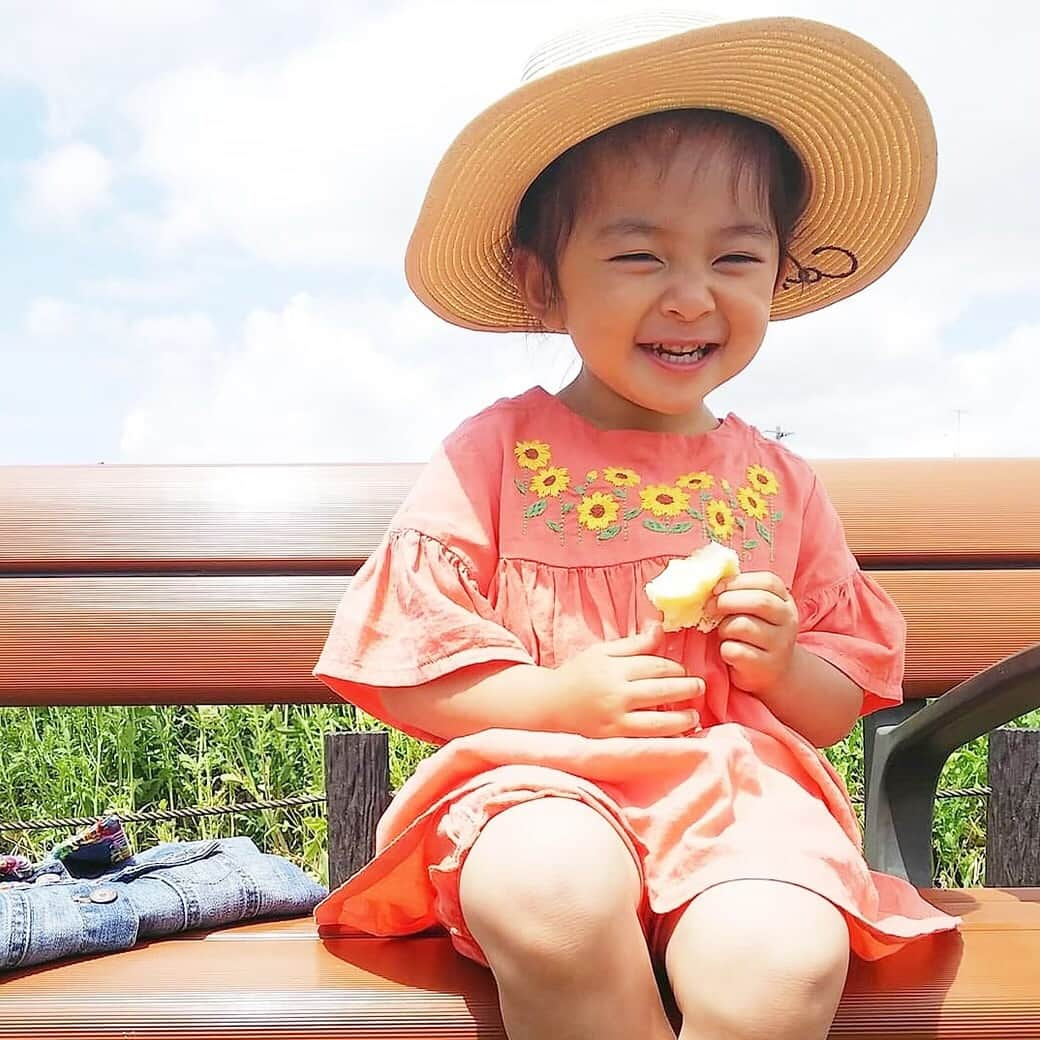 かわいいベビー服・子供服Babychuさんのインスタグラム写真 - (かわいいベビー服・子供服BabychuInstagram)「【夏のお出かけ特集🍉】 . 暑い日が続いてすっかり夏らしく😆☀ . 元気な子どもたちは大好きな夏にウズウズ🎵 さぁお出かけ準備の始まりです👏💦 . 子連れで快適にお出かけしたいな😗💭 かわいいお洋服を着せてあげたいな👚💕 お天気にたくさん写真をとりたいな📷✨ . ママのお悩み、べびちゅが解決しちゃいます👍💨 . キュートなおめかしアイテムから、便利グッズまで🌈 ぜひぜひチェックしてくださいね～～🎵 . べびちゅHP上部のバナーからGO👊 . . #お出かけグッズ　#子連れお出かけ #べびちゅ #babychu #ig_kidsphoto #ig_babyphoto #かわいい #子供服 #ベビー服 #親バカ部 #女の子 #男の子 #娘 #息子 #赤ちゃん #ベビーコーデ #キッズコーデ #ベビーファッション #キッズファッション #出産祝い #baby #babychujp」5月26日 13時01分 - babychu2014