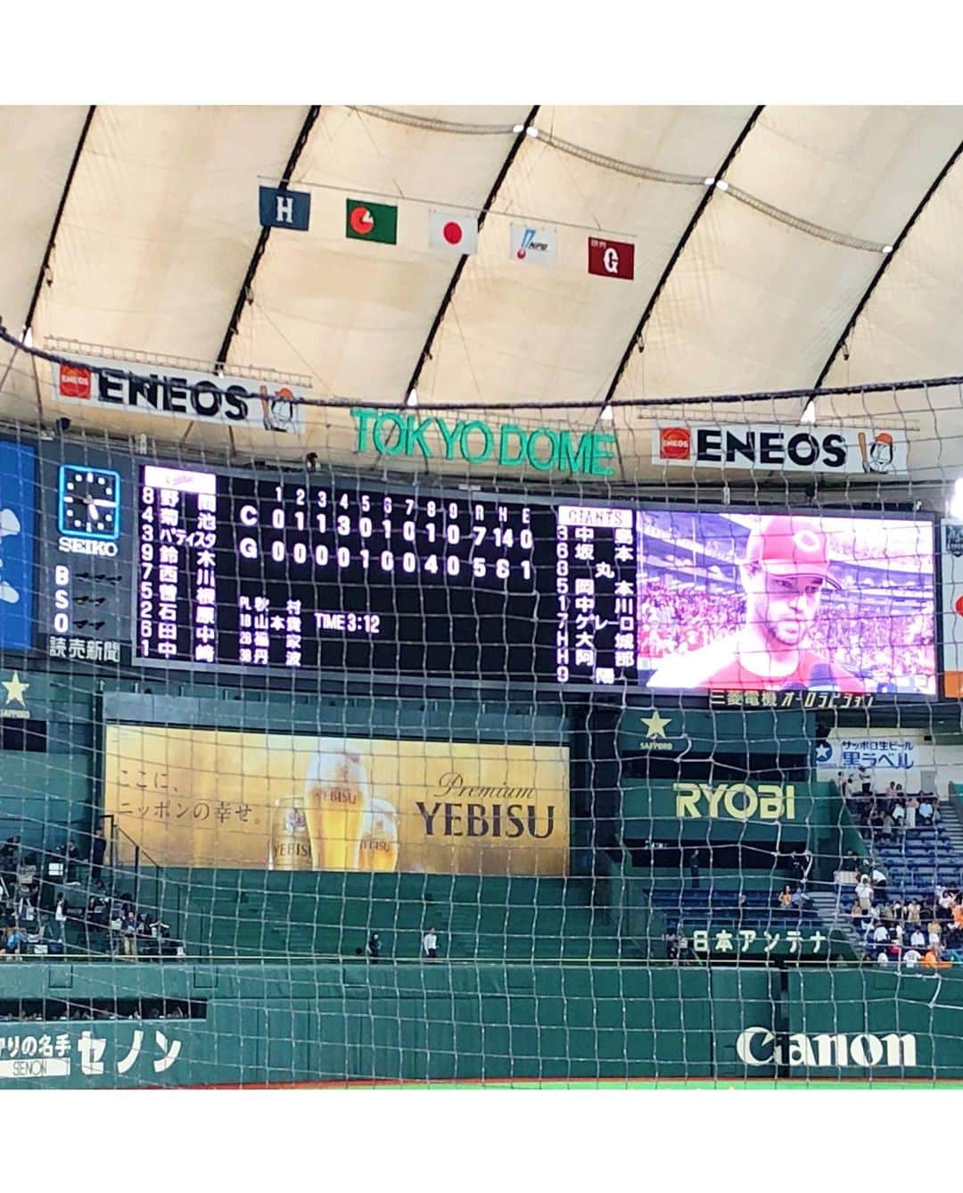 松中みなみさんのインスタグラム写真 - (松中みなみInstagram)「こいほーーー🎏🎈✨✨ ・ 3年ぶり❣️カープ✨11連勝✨じゃ〜❣️ ・ ・ 本当に本当に最高の夜でした。。 ジョンソン投手から始まったこの連勝🥺 昨夜もナイピでした🙏🙏🙏🌸 ・ さぁて！ 今日の先発はアドゥワ投手‼️ ・ わたしはダービー🏇があるので球場で観れないけど 12連勝しますよーーに🎏❤️ ・ ・ では、では、 ドキドキの#日本ダービー に集中してきます😌🏇🇯🇵💓 ・ ・ ・ #カープ #11連勝 #こいほー #目指せ4連覇 ✨ #広島東洋カープ #カープ女子 #野球女子 #carp  #タピオカ #関茶坊 #kanchabou  #美味しすぎた💓  #チケットのお礼にって買ってきてくれた🙏 #ちーちゃんありがとう 😊  #カープユニフォーム も！#鈴木誠也 #1 #bag →#サマンサカープ #サマンサタバサ #samanthathavasa #カープ坊や #可愛すぎる」5月26日 12時59分 - minami_matsunaka