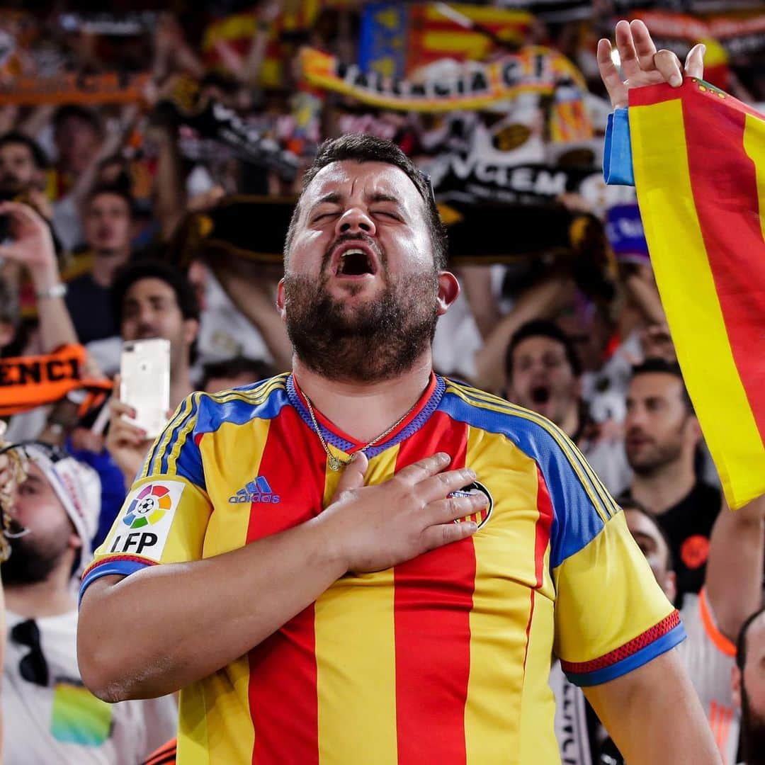 サッカーキングさんのインスタグラム写真 - (サッカーキングInstagram)「. Valencia CF is Our Pride （2019.05.25） . 📷Photo by David S. Bustamante/Soccrates/Getty Images . #バレンシア #Valencia #ValenciaCF #優勝 #Champion #コパデルレイ #CopaDelRey #ラリーガ #LaLiga #リーガエスパニョーラ #ligaespañola #football #futbol #サッカー #⚽️ #サッカーキング」5月26日 13時19分 - soccerkingjp