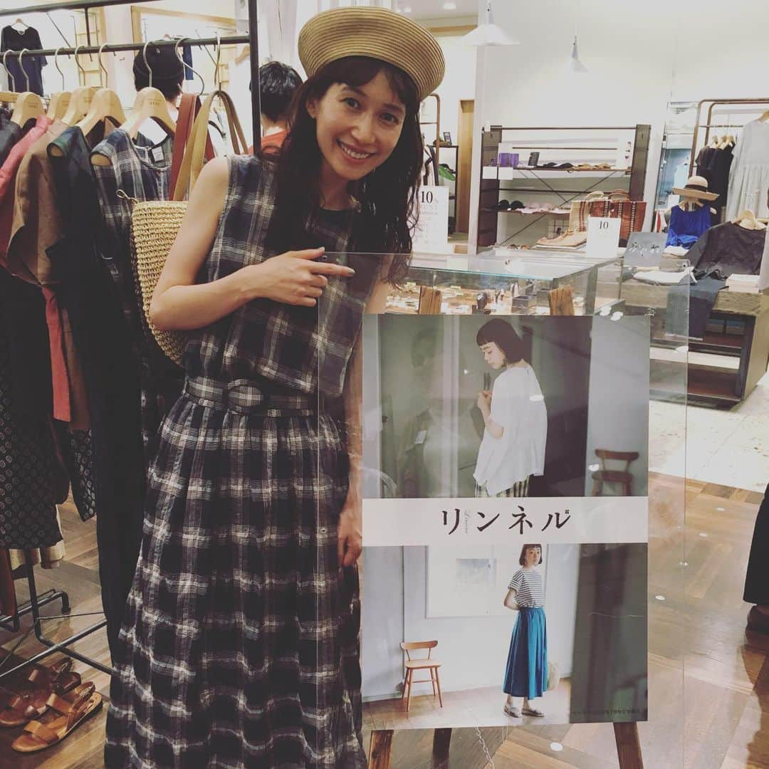 リンネルさんのインスタグラム写真 - (リンネルInstagram)「まもなく13時30分からアーバンリサーチドアーズ@二子玉川ライズ3Fでkazumiちゃんプチトークショー始まります！ 💫↑終了しました。  たくさんの方たちがお店に足を運んでくださり、本当に嬉しかったです！ ありがとうございました。 またお会いしましょう！」5月26日 13時23分 - liniere_tkj