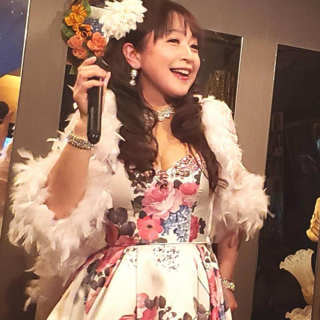 原めぐみさんのインスタグラム写真 - (原めぐみInstagram)「（原めぐみ）﻿10pcs  photos 【MEGUMING HISTORY 70's  LIVE】﻿前半vol.1 2019.5.25sat  林寛子さんのお店「ラブリー寛寛」にて﻿ 開催！  昼の部/夜の部、歌って参りました❣️﻿ ご来場の皆様、ありがとうございました😊﻿ ﻿ #林寛子 ﻿ #原めぐみ ﻿﻿ #ラブリー寛寛 ﻿ #70年代歌謡曲 ﻿﻿ #70年代アイドル ﻿﻿ #ラブリー寛寛 ﻿﻿ #ラブリー ﻿﻿ #素敵なラブリーボーイ ﻿﻿ #歌まね ﻿﻿ #デュエット ﻿ #ライブ ﻿ #雪が谷大塚 ﻿ #昭和アイドル﻿ #80年代アイドル﻿ #昭和歌謡﻿ #元アイドル﻿ #actoress﻿﻿﻿﻿ #singer ﻿﻿﻿﻿﻿﻿ #japanesesinger ﻿﻿﻿﻿﻿ #japaneseactor﻿﻿﻿﻿ #megumihara﻿﻿﻿﻿﻿ #インフルエンサー ﻿﻿﻿﻿﻿ #インスタ映え ﻿﻿﻿﻿﻿ #インスタグラマー ﻿﻿﻿﻿﻿ #いいねありがとう ﻿﻿﻿﻿﻿ #フォロー ﻿﻿﻿﻿﻿ @meguming.h」5月26日 13時37分 - meguming.h