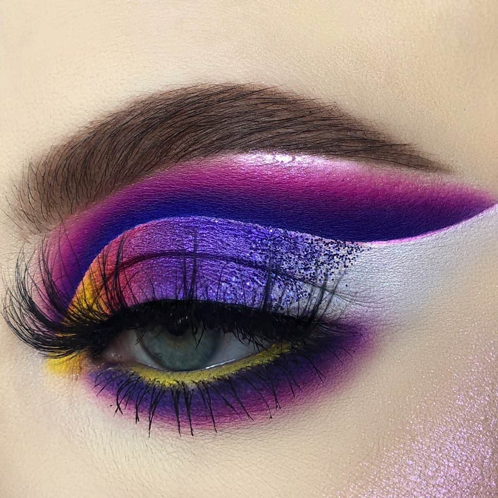 Anastasia Beverly Hillsさんのインスタグラム写真 - (Anastasia Beverly HillsInstagram)「The looks for this palette are stunning 😍 @alicekingmakeup  BROWS •  Brow Powder in Soft Brown • set with Clear Brow Gel  EYES • #ABHprimer on lids & using shadows from the  #ABHxAlyssaEdwards palette with ABH glitter in royal & dream glow kit (shade ethereal)」5月26日 13時31分 - anastasiabeverlyhills
