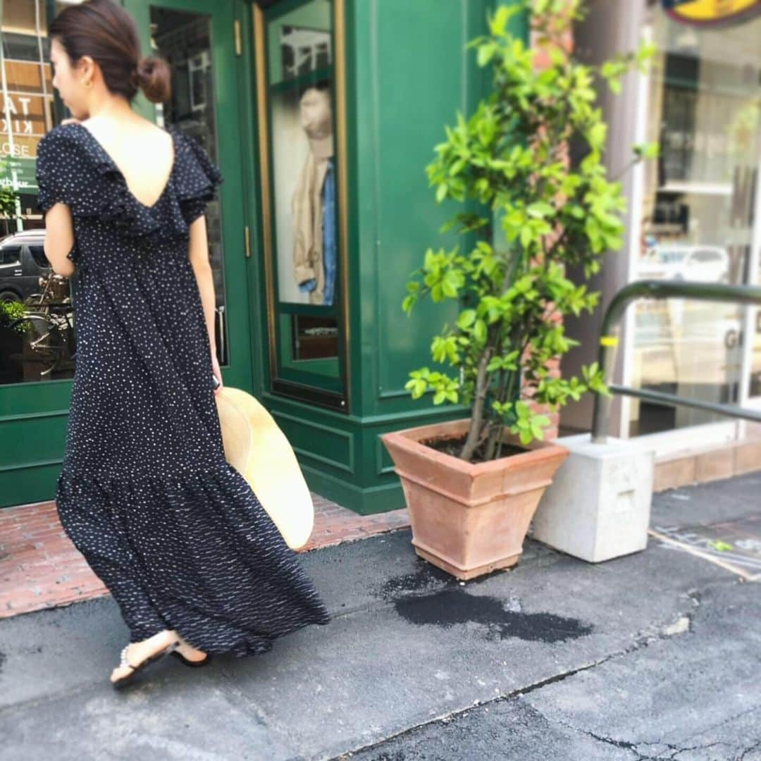 Tsuru by Mariko Oikawaさんのインスタグラム写真 - (Tsuru by Mariko OikawaInstagram)「小さな小さな星たちに思い馳せる、summer dress…＊ ・ ・ (☆プリントです) ・ ・ Flora/white ¥70,000+tax ・ ・ #tsurubymarikooikawa#tsuru#onlinestoreにて発売中#マキシワンピース#ワンピース#星柄#star#summerdress」5月26日 13時45分 - tsurubymarikooikawa