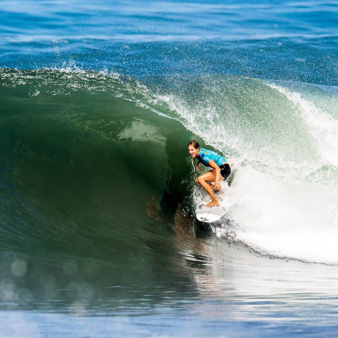 ステファニー・ギルモアさんのインスタグラム写真 - (ステファニー・ギルモアInstagram)「Surfing rulez!  Thanks for having us Bali 🙏🏻💖@wsl @_jackbarripp_」5月26日 13時39分 - stephaniegilmore