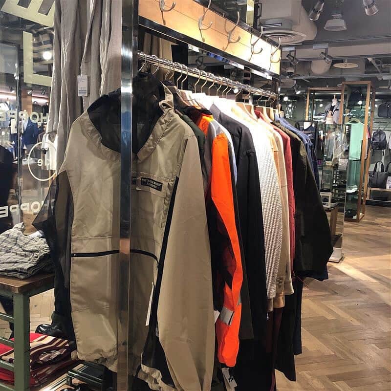 名古屋パルコさんのインスタグラム写真 - (名古屋パルコInstagram)「【南館2F エディフィス】L’ECHOPPE de L’ECHOPPE 全国3都市の巡回ポップアップでルクア大阪に続いて、名古屋では名古屋パルコ店にて本日5/26(日)まで開催！ . 「遊びゴコロある着崩しを楽しむファッショングルマン(服道楽)の店」。 そんなコンセプト通り、取り扱う洋服は服道楽にはたまらない極上のアイテムばかり。 . 今回のPOP-UP STOREでは、L’ECHOPPEのコンセプターである金子恵治氏が手掛ける特別な別注商品を豊富にご用意しております。 . . . ◆30th SUMMR PARTY SALE 開催！◆ 30th PARTY SALE(5.23 thu - 5.29 wed)開催！ 〈PARCOカード〉でおトクな7日間。 人気ショップが店頭にてSALEに加え、5.22 wed - 5.29 wedは〈PARCOカード〉ご利用・新規ご入会で5%OFF、クラスS会員様は10%OFF！ ※ご請求時。 . 詳細はプロフィール画面のURL 名古屋パルコホームページをチェック . #edifice #lechoppe #popupstore #popup #lechoppedelechoppe #inshopevent ﻿ #221village #niceness #unionlaunch #leyuccas #exclusive﻿﻿ #mensfashion #menswear #mensstyle #unisexbrand #エディフィス #レショップ #名古屋パルコ #名古屋PARCO #nagoyaparco #名古屋 #nagoya #栄 #矢場町」5月26日 13時40分 - parco_nagoya_official