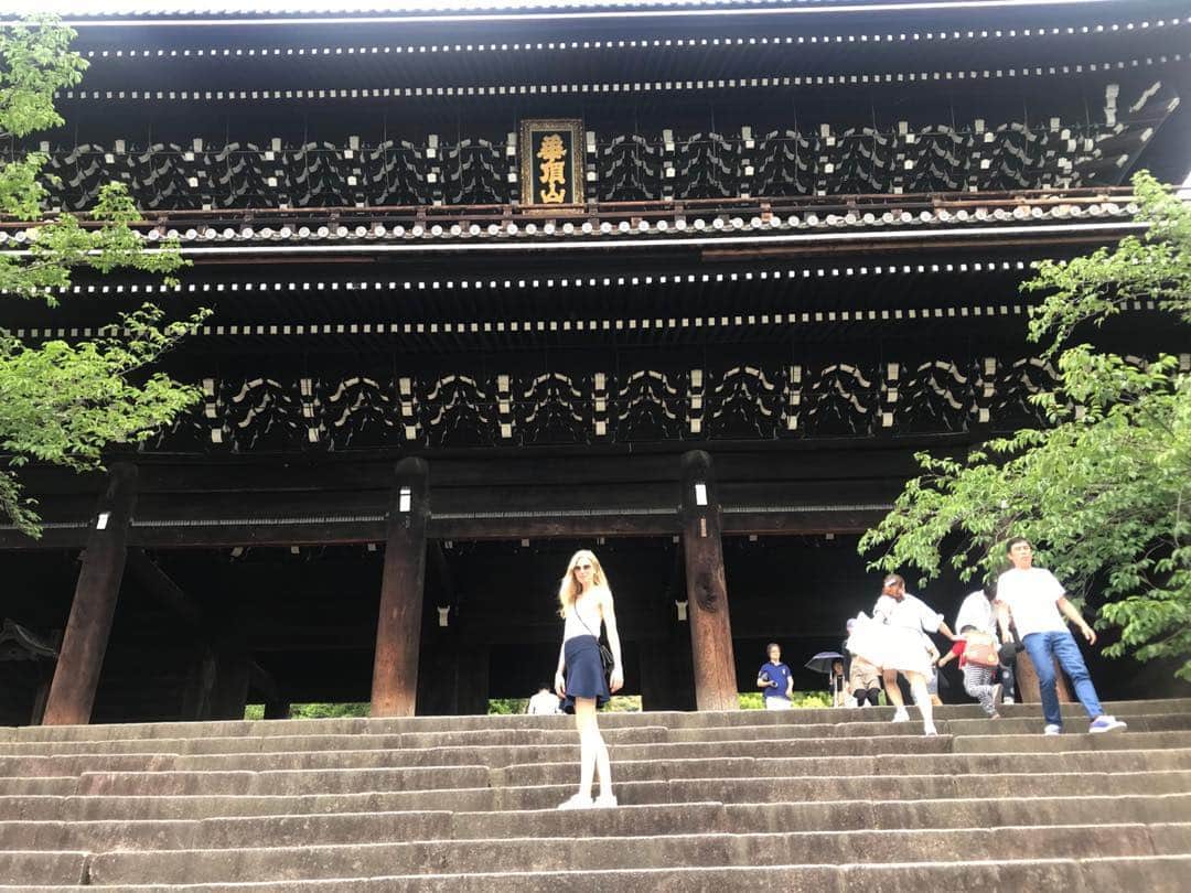 アン・デュデックのインスタグラム：「Kyoto. Magical.」