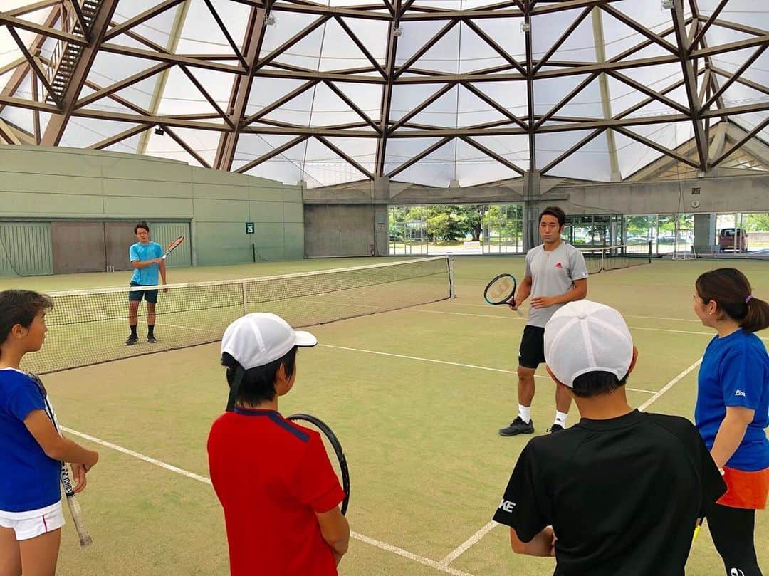 内山靖崇さんのインスタグラム写真 - (内山靖崇Instagram)「昨日は所属先の北日本物産が協力している富山県ジュニア強化練習会に行ってきました！  自分のジュニア時代にどんな練習をしていたか、どんなことを考えていたか思い出しながらアドバイスさせて頂きました！  #toyama  #junior  #tennis」5月26日 13時59分 - yasutaka0805