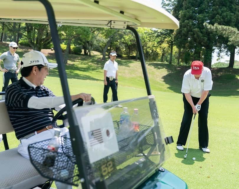 ドナルド・トランプさんのインスタグラム写真 - (ドナルド・トランプInstagram)「Great morning of golf with Prime Minister @ShinzoAbe at Mobara Country Club in Chiba, Japan!」5月26日 14時00分 - realdonaldtrump