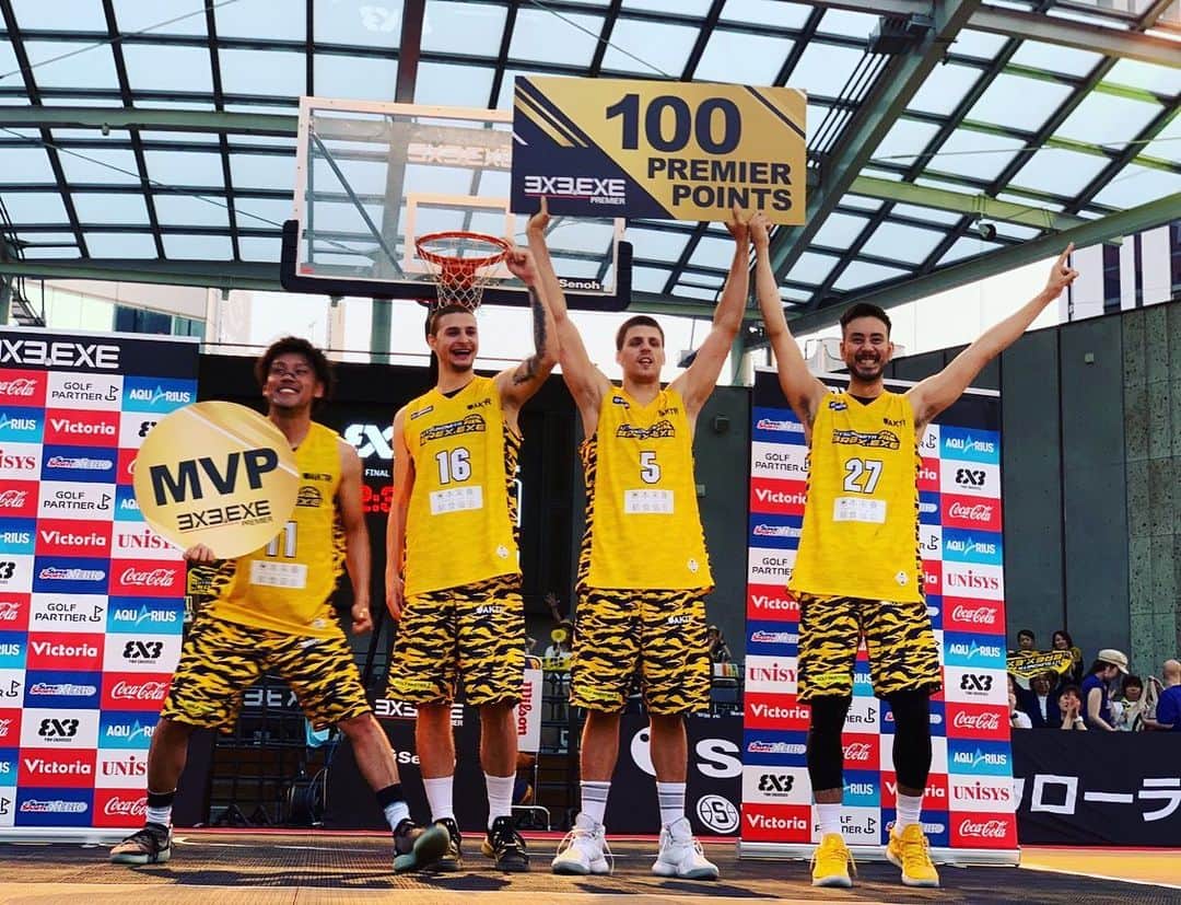眞庭城聖のインスタグラム：「開幕戦ホームの宇都宮で優勝🏆これで個人的には3x3プレミア参戦してから5年連続開幕優勝🥇楽な試合なんて１つもなかったけどホームの皆様の声援のお陰で優勝する事が出来ました‼️あの雰囲気は最高でした‼️ありがとうございました‼️ これからも沢山優勝を積み上げていけるように頑張ります。  #brexexe #宇都宮 #utsunomiya  #3x3 #3x3premier  #aktr #basketball  #streetball #茨城ロボッツ #underdog #挑戦者 #champion」