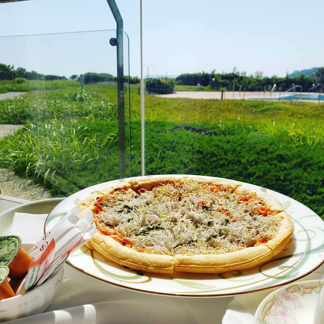 岡本真夜さんのインスタグラム写真 - (岡本真夜Instagram)「#しらすピザ #鎌倉プリンスホテル #美味しかった😋 #晴天 #pizza #delicious #kamakura #princehotel」5月26日 14時18分 - mayookamoto510