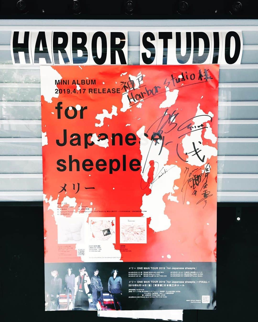 MERRYさんのインスタグラム写真 - (MERRYInstagram)「【本日地方公演ラスト】 メリー ONE MAN TOUR 2019 「for Japanese sheeple」 5/26(日)神戸神戸Harbor Studio 18:00 START  アウトストア(サイン会) 16:30〜 ガラ参加 グッズ先行販売 16:00〜17:00 当日券の販売は17:30からとなります。  追加公演!! 「今宵ケミカル毒ヲ飲ミ込ンデ」 6月6日(木)マイナビBLITZ赤坂 [開演]午後6時6分 デモ音源付き指定席 ￥6,666-(税込/D別)」5月26日 14時38分 - merryofficial