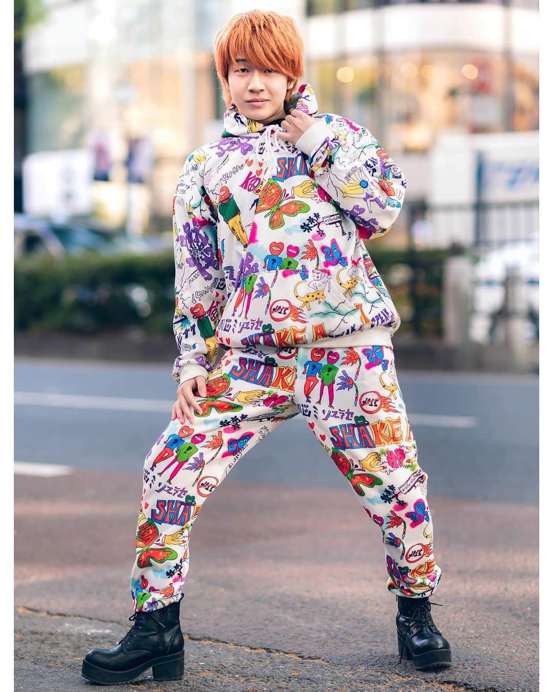 Harajuku Japanさんのインスタグラム写真 - (Harajuku JapanInstagram)「Chinatsu (@katycats_chi) and Taishi (@taishiiy) - both 18 - on the street in Harajuku wearing colorful graphic fashion by the Japanese brand Kobinai along with accessories from vintage/resale shops and Spinns.」5月26日 14時42分 - tokyofashion