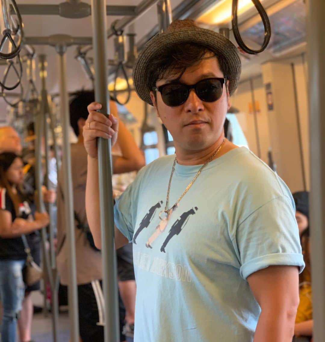 黒沢薫さんのインスタグラム写真 - (黒沢薫Instagram)「電車で #カオソーイ を食べに行く。 #Thailand #train #music #soul #rb #singer #lovelife #instaview #instagood #kaosoi」5月26日 14時50分 - kaorukurosawa_lovelife