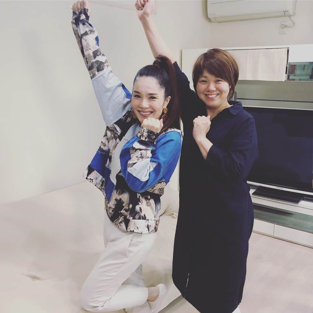 平野ノラさんのインスタグラム写真 - (平野ノラInstagram)「『消えた天才』  スポーツを志ざす人や バレーボールを愛する人全ての人に観て欲しい。  小学生バレーボールクラブチームの戦友と共演してます！  私のバレーボール人生に 1番影響を受けた人です！  3枚目は小学校クラブチームの集合写真！ スポーツ刈りだった笑  そして  彼女を見た時、プロを目指すのを諦めました！  消えた天才、今夜 是非、観てください🏐  #今夜 #消えた天才 #TBS #18:30〜 #平野ノラ」5月26日 14時53分 - noranoranora1988