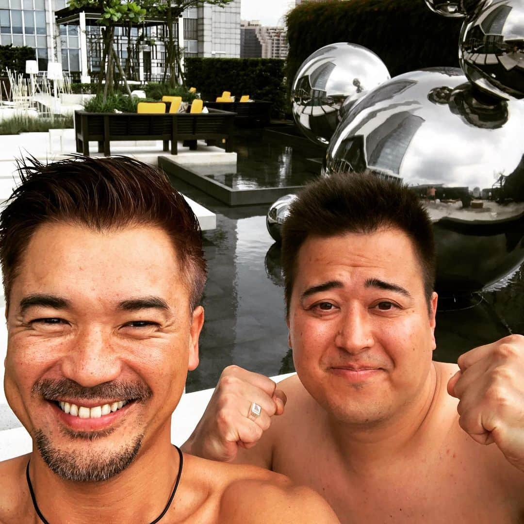 中村譲さんのインスタグラム写真 - (中村譲Instagram)「これからプールパーリーらしい。。。#enjoy #relax #sunday #poolparty #whotel #taipei #女の子の好きなとこ演出してみました(笑)」5月26日 14時56分 - joechan1515