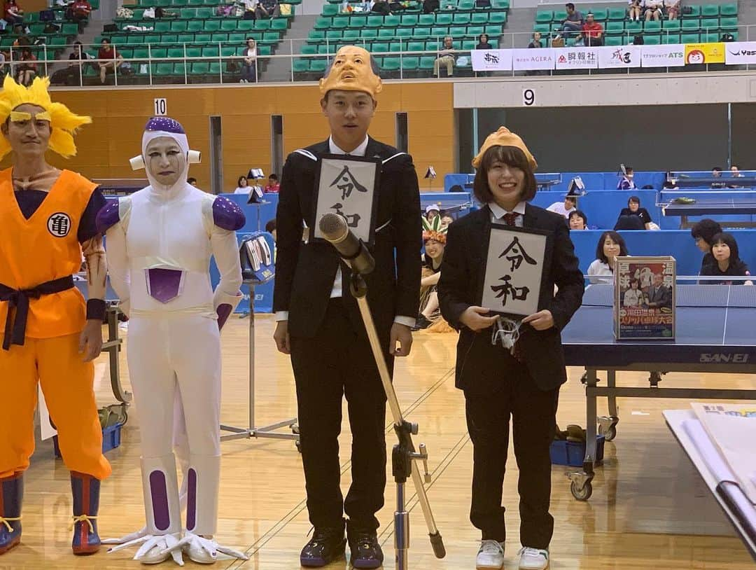 平野 早矢香さんのインスタグラム写真 - (平野 早矢香Instagram)「第8回湯田温泉スリッパ卓球大会✨✨ 今年も参加させていただきました‼️‼️ 今回は一般の部と未経験者の部に分かれていて、去年より多くの方が楽しんでいました😄 ベストドレッサー賞もありインパクト強めの衣装の方も（笑）私自身はデモストレーション等で参加しましたが、スリッパ卓球相変わらずのレベルの低さ🙄もう少し練習が必要です😂😂😂 一般の部優勝したのはなんと石川佳純ちゃんのお父さんのダブルスペア‼️‼️強かったです👏 宿泊させていただいたのは、湯田温泉 西の雅常盤✨お部屋に露天風呂がついているスペシャルなお部屋に宿泊させていただき、女将劇場で有名な名物女将にもお会いできました😆 そして今日はニッタク杯卓球大会🏓仙台育英の後輩、末貞瑞葉（旧姓代瑞葉）ちゃんに会えましたー✨懐かしい‼️もっと話ししたかったー😂  今日はこれから18:55〜日本テレビPOWERフレーズでナレーターをします✨」5月26日 14時57分 - sayakahirano0324