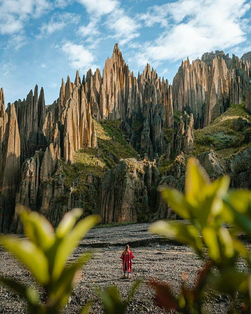 Discover Earthさんのインスタグラム写真 - (Discover EarthInstagram)「"The first people to discover this striking landscape just outside of La Paz, Bolivia believed these huge spires resembled the petrified souls of the dead. 💀🇧🇴" Who would you want to discover this incredible place with ? — 📍#DiscoverBolivia — 📸 Photos, Video and Caption by @thismattexists」5月26日 14時59分 - discoverearth