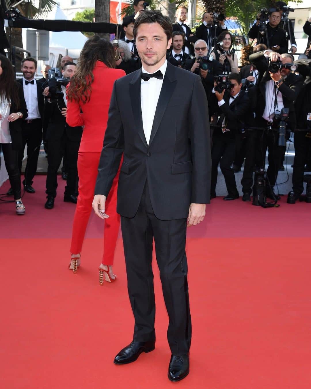 クリスチャンディオールさんのインスタグラム写真 - (クリスチャンディオールInstagram)「Raphaël Personnaz also wore Dior Men by @MrKimJones for the closing ceremony of the Cannes Film Festival, wearing a Dior tuxedo total look. #StarsinDior #DiorCannes」5月26日 15時00分 - dior