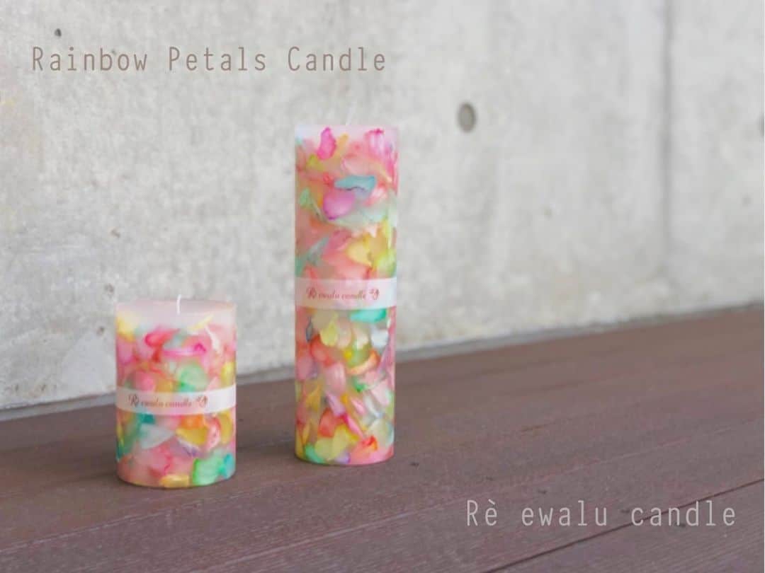 Re.ewalu(ﾚｳﾞｧﾙ)~Life of akari~さんのインスタグラム写真 - (Re.ewalu(ﾚｳﾞｧﾙ)~Life of akari~Instagram)「✴︎✴︎✴︎✴︎✴︎ Rainbow petals candle size → XL & L ・ ・ ・ 1月から久しぶりに制作のRainbowさん☺︎ 今回のお花は淡めの子達でした⸝⸝⸝⸝◟̆◞̆♡ そして初のXLを作りました ・ ・ 生花から仕入れて Candleに閉じ込めるまで丁寧に丁寧に 独自のやり方での加工をして作る1品 かなりの思い入れのある作品 ・ ・ ・ こちらはとある場所での展示用sampleで作りました⸝⸝⸝⸝◟̆◞̆♡ ✄----------------------【information】------------------------✄ ▫︎ ▫︎ 〔Contact〕オーダー制作・レッスン・お仕事依頼 お気軽にご連絡ください♔ 𖤘LINE🆔→ re.ewalu 𖤘Instagram DM 𖤘Address→ re.ewalu@gmail.com ▫︎ ▫︎ 〔Candle Lesson〕 🚩5月6月Lessonご予約可能です🚩 ご予約&お問い合わせ🔝HP→contactかDM・Mail・LINEより◡̈* ▫︎ ▫︎ 〔Workshop〕JCA講師 in 横浜MONOTORY 5月Class→28 6月Class→2・14・15・25・29 ▫︎ ▫︎ 〔Event〕 7/20.21 Handmade in Japan Fès 2019 (物販&WS) ▫︎ ▫︎ 〔委託販売先〕 𖤘Le Lien : 大阪Esthetic salon ✄--------------------------------------------------------------✄ #candle #ドライフラワー #アンティーク雑貨 #オトナ女子 #おしゃれ雑貨 #ボタニカルライフ #蜡烛 #女子力高い #プレ花嫁 #シンプル雑貨 #誕プレ #キャンドルのある暮らし #香りのある暮らし #キャンドル教室 #習い事 #キャンドル #キャンドルのある暮らし #大人可愛い #ナチュラルな暮らし#アートのある暮らし #花のある暮らし #川崎キャンドル教室 #ワークショップ #手仕事のある暮らし #캔들 #カラフル #ボタニカルキャンドル #JCAキャンスタ #レインボー #カーネーション」5月26日 15時01分 - re.ewalu_candle