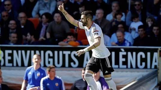 アルバロ・ネグレドさんのインスタグラム写真 - (アルバロ・ネグレドInstagram)「Valencianistas!!! Enhorabuena por el título!!! Una Copa que redondea el año del Centenario! Amunt @valenciacf」5月26日 15時07分 - alvaronegredo9