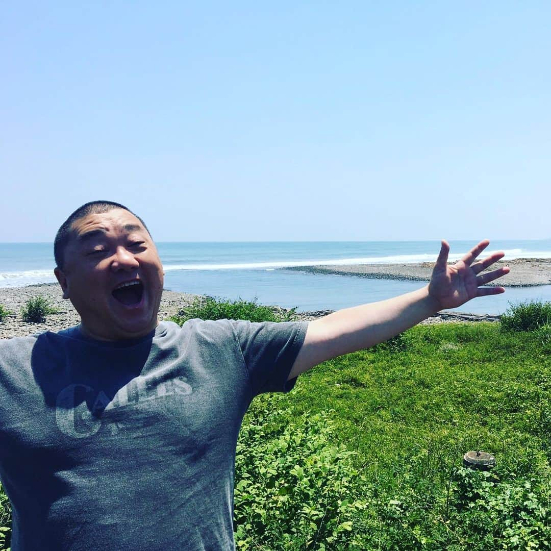 山本圭壱さんのインスタグラム写真 - (山本圭壱Instagram)「夏が来るわよーーー！ 梅雨が来る前よーーー！ #山本圭壱 #川よーー #海よーー #焼き肉南国よー」5月26日 15時09分 - yamamogt