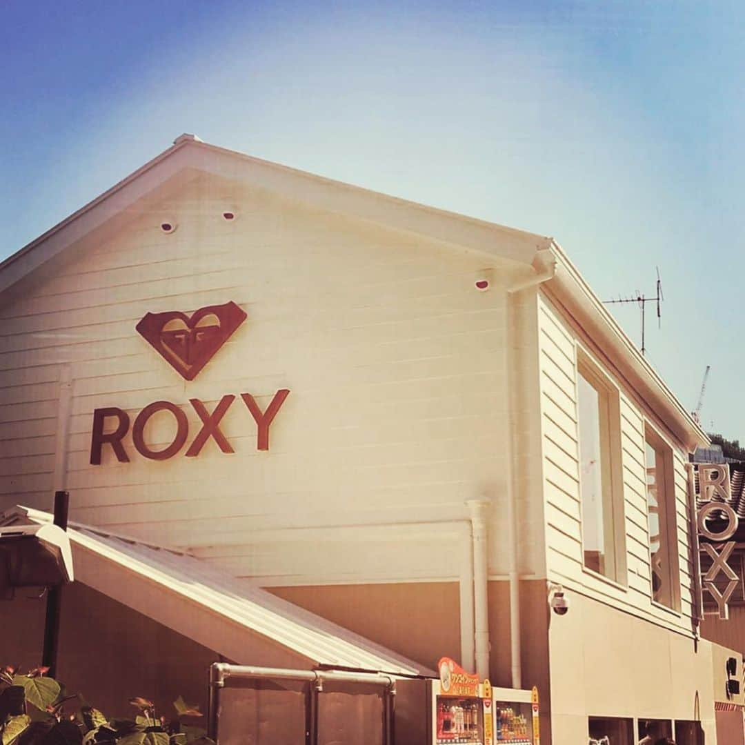 黒木なつみさんのインスタグラム写真 - (黒木なつみInstagram)「﻿ 遂に♡ ROXYが明治通りにOPEN♡♡♡﻿ @roxy_tokyo ﻿ 嬉しい〜♫﻿ ホワイトウッドの可愛いお店💕﻿ ﻿ 限定で @babyg_jp とのコラボウォッチも発売するんだって♡ 可愛かった♡ ﻿ #ROXYTokyo #roxyJapan #open」5月26日 15時15分 - natsumi0086