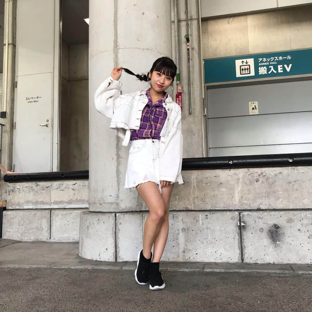 山尾梨奈さんのインスタグラム写真 - (山尾梨奈Instagram)「🍆 握手会ありがとうございました！ セットアップみたいだけど別々のものです 時間があったのでヘアアレンジしてみました。 #code #147cm #低身長コーデ #携帯式コーデ #lattice #beep #decorative #17kg #rudgley #ヘアアレンジ #ラーメンマンヘア」5月26日 15時36分 - yamarina_1210