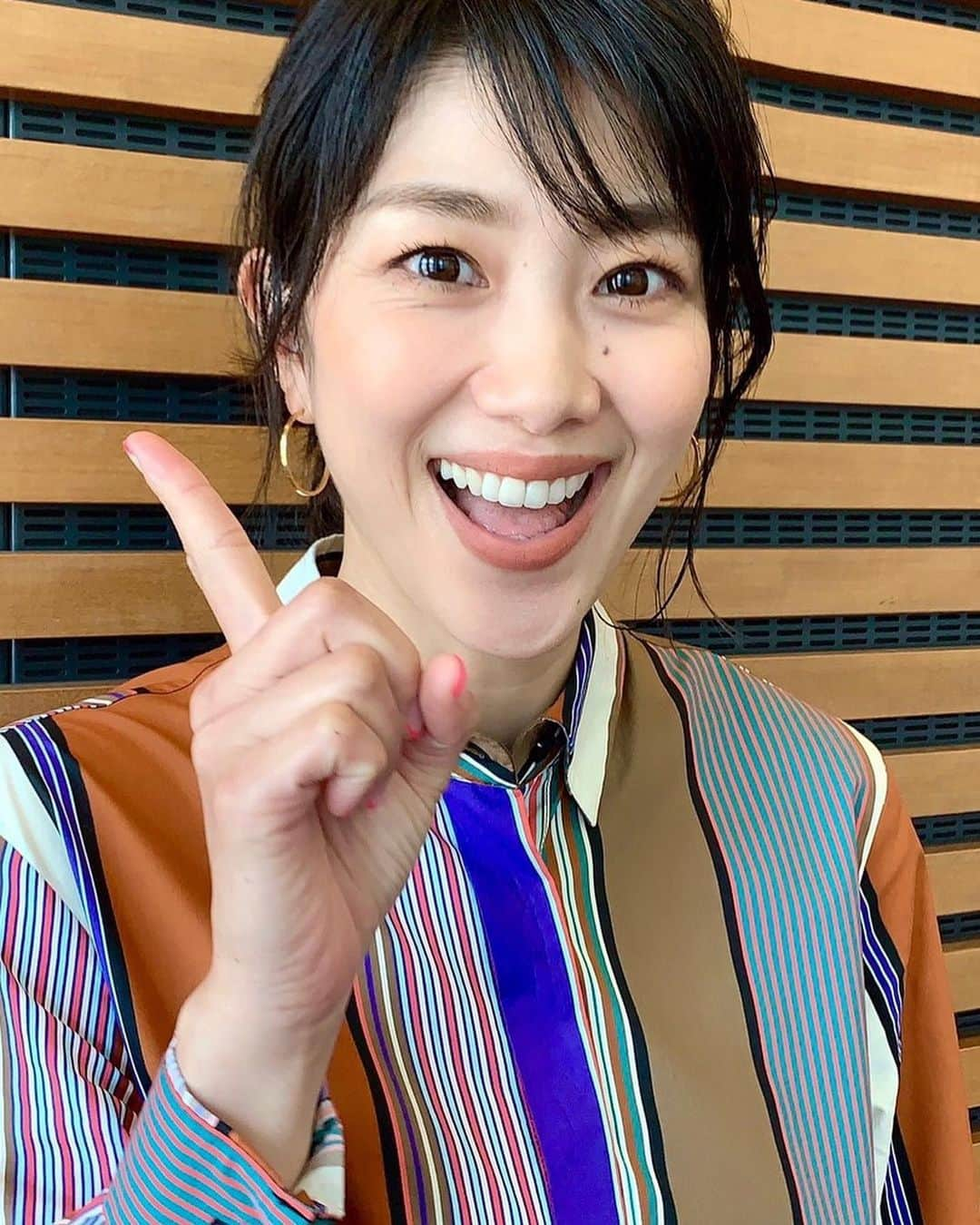 潮田玲子さんのインスタグラム写真 - (潮田玲子Instagram)「今朝はシューイチ出演させて頂きました！ @chibilisa さんメイク💄 ありがとうございましたー😍❤️ さてさて、本日スディルマン決勝戦！ 日本現在頑張ってます📣  初制覇目指して頑張れニッポン〜🇯🇵🇯🇵 #日テレ #シューイチ #コメンテーター #バドミントン #解説」5月26日 16時09分 - reikoshiota_official