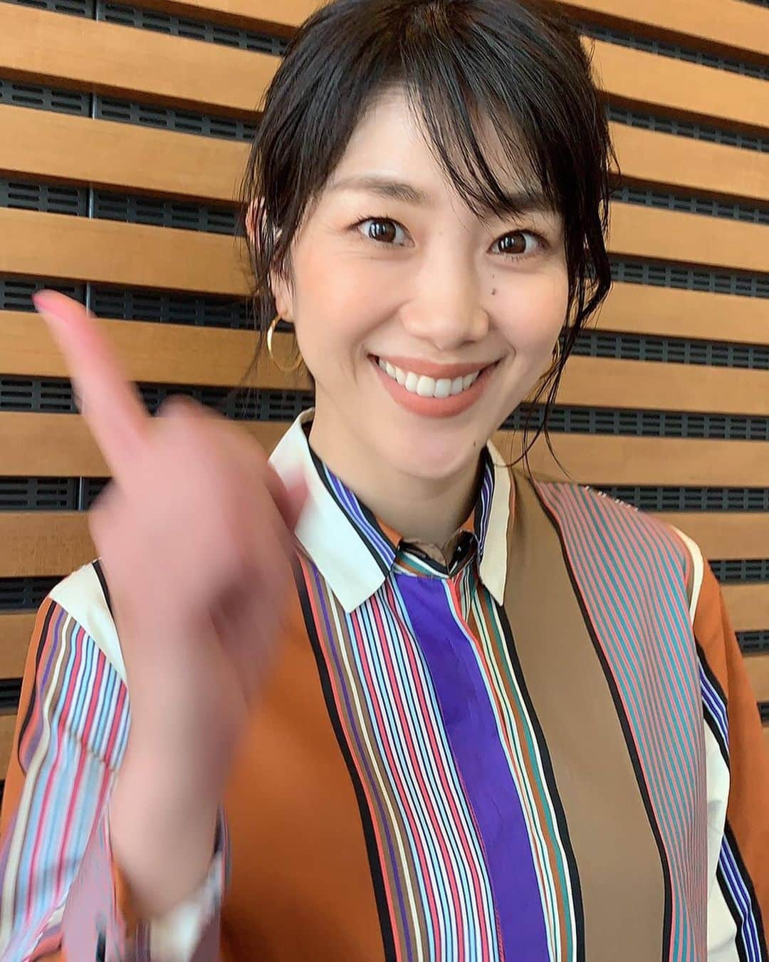 潮田玲子さんのインスタグラム写真 - (潮田玲子Instagram)「今朝はシューイチ出演させて頂きました！ @chibilisa さんメイク💄 ありがとうございましたー😍❤️ さてさて、本日スディルマン決勝戦！ 日本現在頑張ってます📣  初制覇目指して頑張れニッポン〜🇯🇵🇯🇵 #日テレ #シューイチ #コメンテーター #バドミントン #解説」5月26日 16時09分 - reikoshiota_official