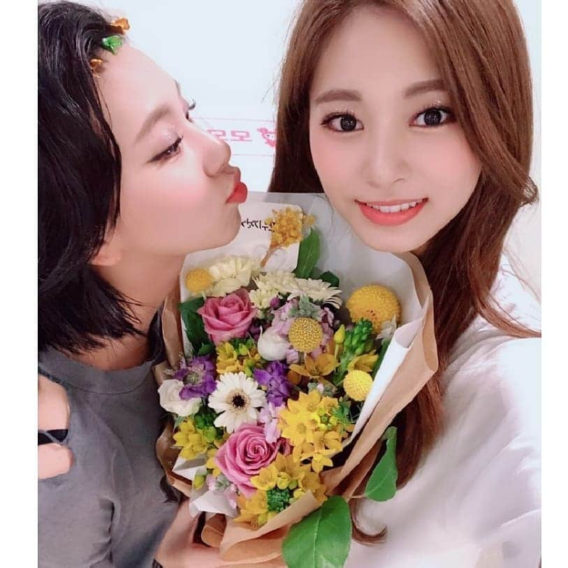 TWICEさんのインスタグラム写真 - (TWICEInstagram)「감사합니다~!!쯔위꺼 맞죠😍 謝謝你們～！是我的對吧？ #TWICELIGHTS」5月26日 16時11分 - twicetagram