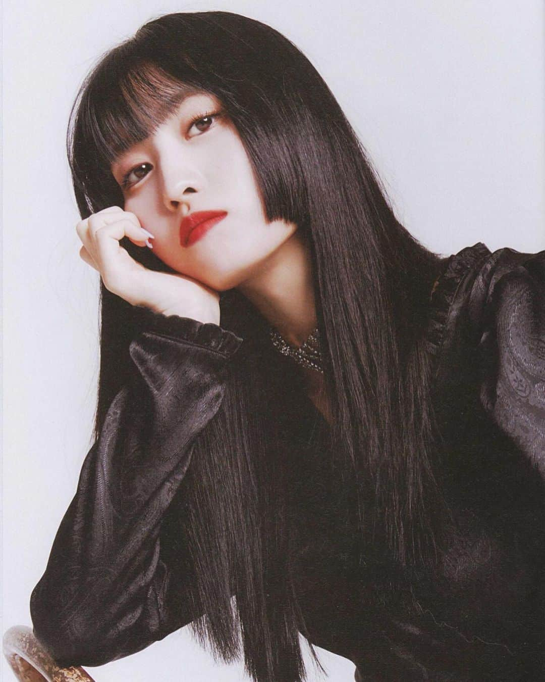 モモさんのインスタグラム写真 - (モモInstagram)「♡ [Scan] 190525 - TWICEZINE Version A -  #MOMO #트와이스 #모모 #平井もも #もも #TWICE © hyun05290」5月26日 16時13分 - momojype