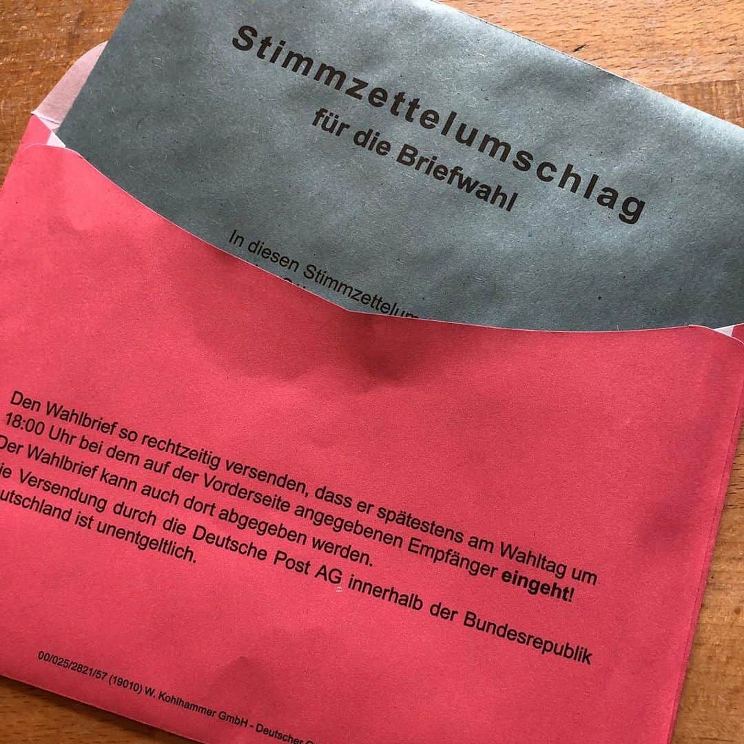 ベネディクト・ヘーヴェデスのインスタグラム：「‪Demokratie heißt, die Wahl haben. Diktatur heißt, vor die Wahl gestellt sein. #GehtWählen #Europawahl2019 🙏🇪🇺‬」