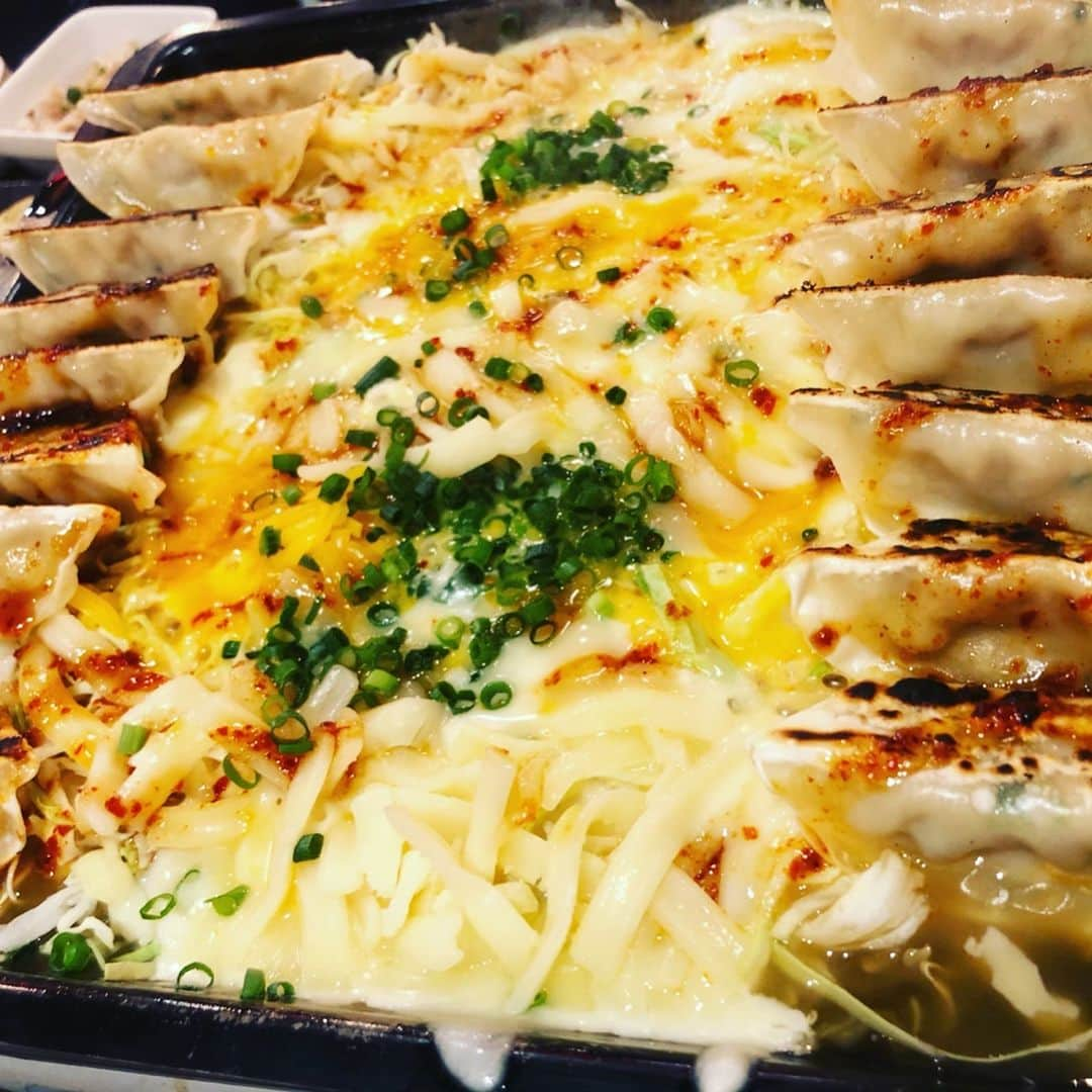 世手子さんのインスタグラム写真 - (世手子Instagram)「All-you-can-eat dumplings with cheese fondue in Akihabara♪(´ε｀ )  Thank you for all the wonderful followers(о´∀`о) Do you like dumplings? There are many dumpling shops in Japanƪ(˘⌣˘)ʃ https://item.woomy.me/c/40316 #永山本店 #秋葉原店 にいってきたょ（＾ω＾） #ピアス：#ルピス @queen.lupis (v0247)つけたよーん #餃子チーズフォンデュ 初体験！！ 水餃子もおいしかったー！！ 食べ放題なのにコスパがいいので行きやすい(*⁰▿⁰*) 今日も暑いけどスタミナつけて頑張る♪（ｖ＾＿＾）ｖ 秋葉原 永山本店で検索してみてねー)^o^( Casting by @woomy.restaurant」5月26日 16時25分 - rojide