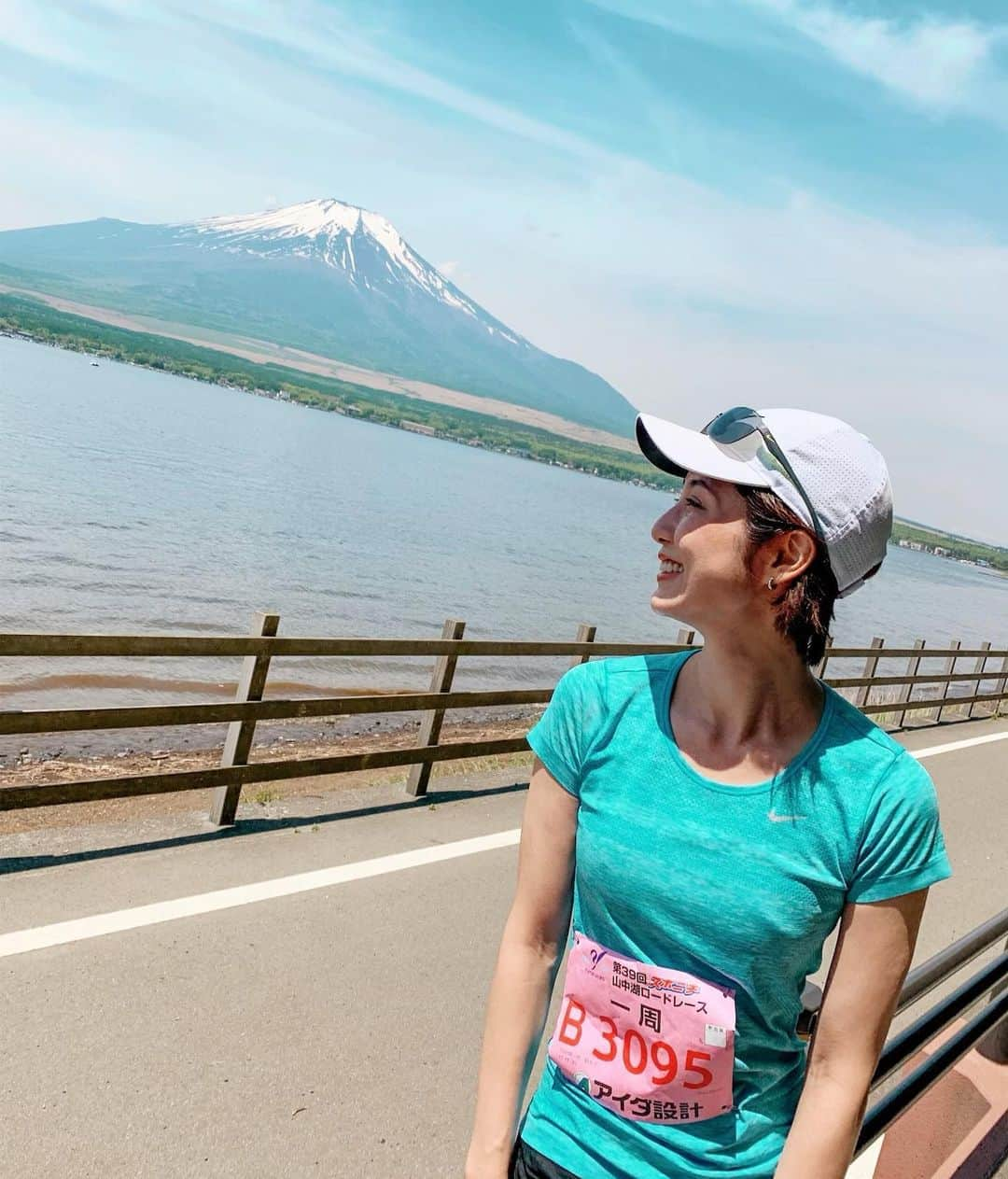 izu（出岡美咲）さんのインスタグラム写真 - (izu（出岡美咲）Instagram)「山中湖ロードレース 3年目の今年も無事完走しました！  途中暑さに負けそうになったけど、頭から水をかけ続けて気持ち良くゴール💫 今年も山中湖は沿道の皆さんからの声が暖かくって、改めて走れる喜びを噛み締めた日でした。」5月26日 16時28分 - izu_stagram