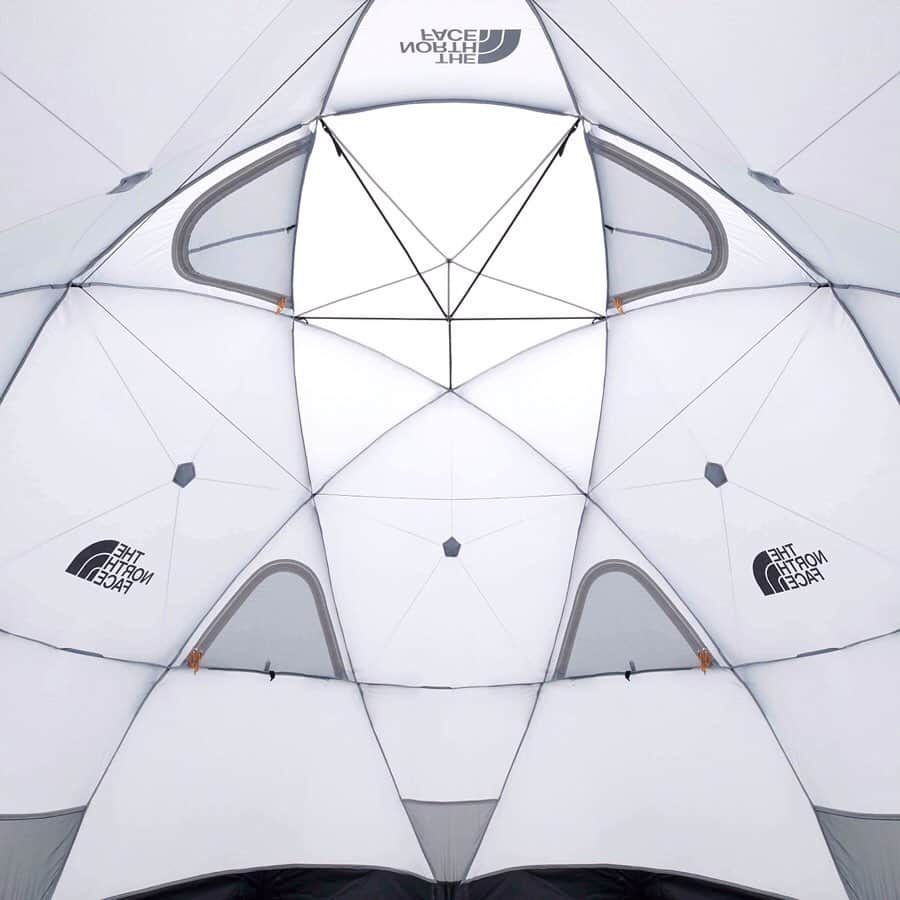 HYPEBEASTさんのインスタグラム写真 - (HYPEBEASTInstagram)「#hypelife: Previously only available in Japan and Korea, @thenorthface has now released its Geodome 4 Tent globally. Crafted to endure the weather elements and winds up to 60 mph, the tent features a dual layer water-resistant exterior with a fully seamed reflective flysheet, and can comfortably sleep four with spacious room to stand. It’s available now online and at select retailers for $2,000 USD.  Photo: THE NORTH FACE」5月26日 16時46分 - hypebeast