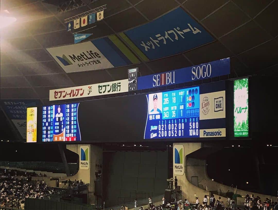 河野万里奈さんのインスタグラム写真 - (河野万里奈Instagram)「2019.5.24 🦁西武vs.日本ハム🦊 #河野監督の野球活動 #スワイプしてね ． 16時開場から入って練習から試合までたっぷり観られて幸せでした🥰 ． 写真もそれを物語るかのようにめっちゃ幸せそうな顔してて笑いました(1枚目) ． ファイターズのブルペンがよくみえる席で ホェ〜こうやって準備されるのか〜😳と見入ってしまいました 動画は加藤貴之投手です✨ #王加油bot #北海道日本ハムファイターズ  #メットライフドーム」5月26日 16時51分 - marina_kawano