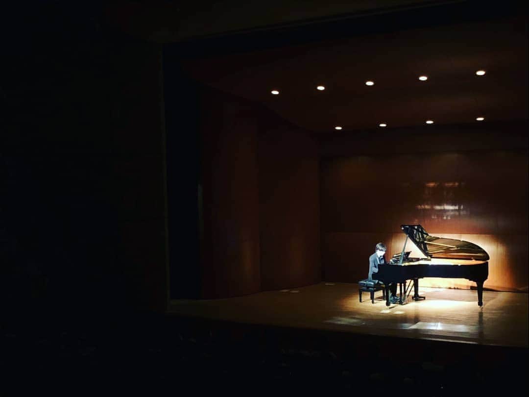 大井健さんのインスタグラム写真 - (大井健Instagram)「奈良県橿原市でのソロコンサート「Pianology」✨ 沢山のご来場、ありがとうございました。 1部はクラシックで巡るヨーロッパ諸国。 2部は現代日本人作曲家の作品を演奏させていただきました。  橿原の皆様、文化会館の皆様、とても温かく迎えてくださりありがとうございました！！ 奈良の皆様、来年２月のオーケストラコンサートでお会いしましょう😊  #大井健 #橿原文化会館」5月26日 17時06分 - takeshioi_pf