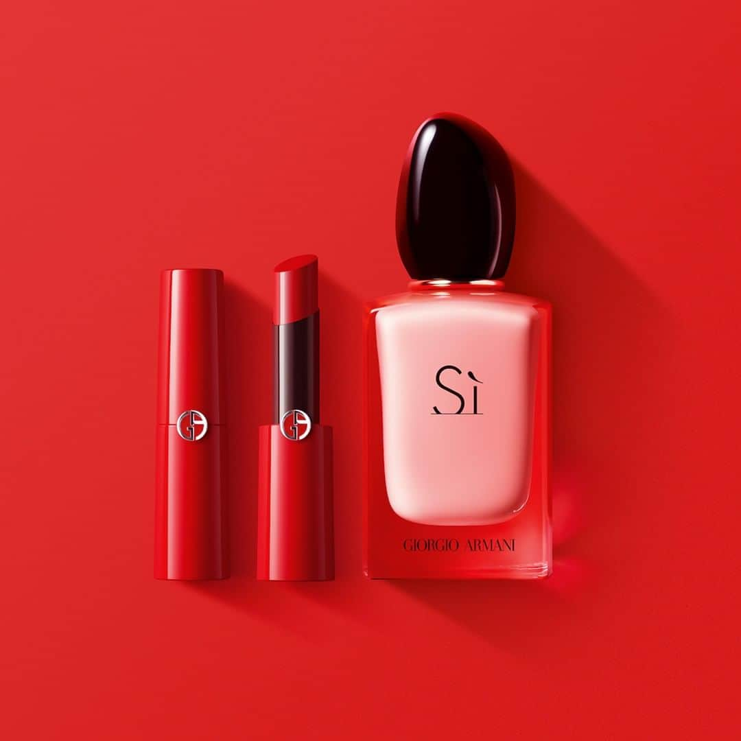 Armani Beautyさんのインスタグラム写真 - (Armani BeautyInstagram)「An elegant, floral fragrance goes perfectly with a high shine red lip. Pair up EAU DE PARFUM SÌ FIORI and ECSTASY SHINE in iconic shade 400 "Four Hundred" for the perfect Mother's Day gift.  #ArmaniBeauty #SaySi #EcstasyShine」5月26日 16時59分 - armanibeauty