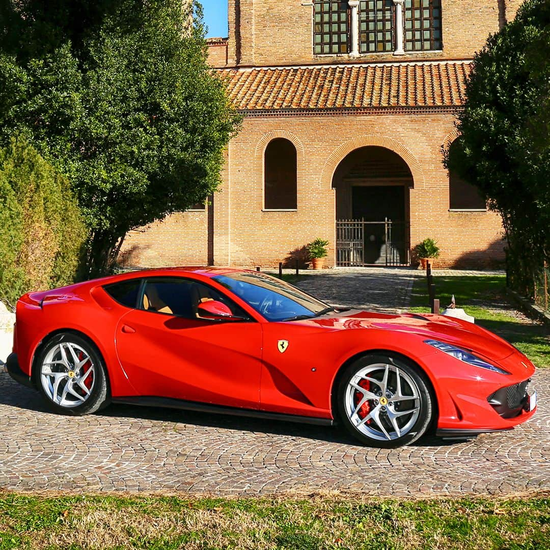 フェラーリさんのインスタグラム写真 - (フェラーリInstagram)「Parked perfection: the #Ferrari812Superfast boasts a refined exterior without infringing on its aggressive attitude.#Ferrari #FastCar」5月26日 17時00分 - ferrari